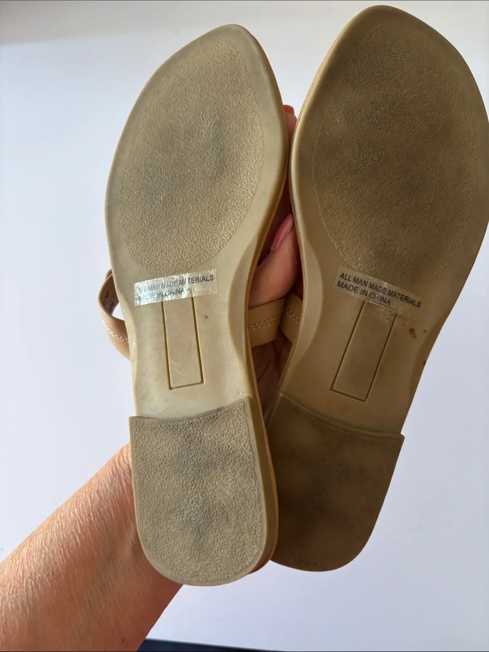 Dolce Vita Women's Tan Cutout Thong Sandals - Casual Slip-On Comfort size 6